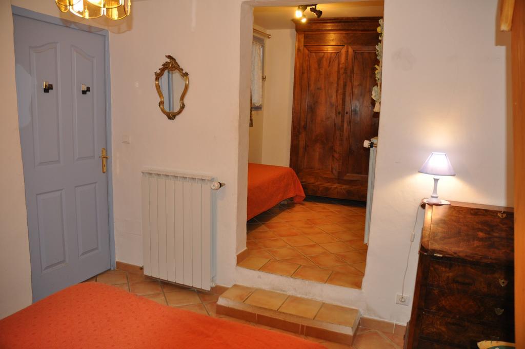 Hotel Le Petit Labouret Revest-du-Bion Exterior foto