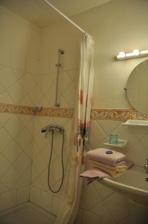 Hotel Le Petit Labouret Revest-du-Bion Exterior foto
